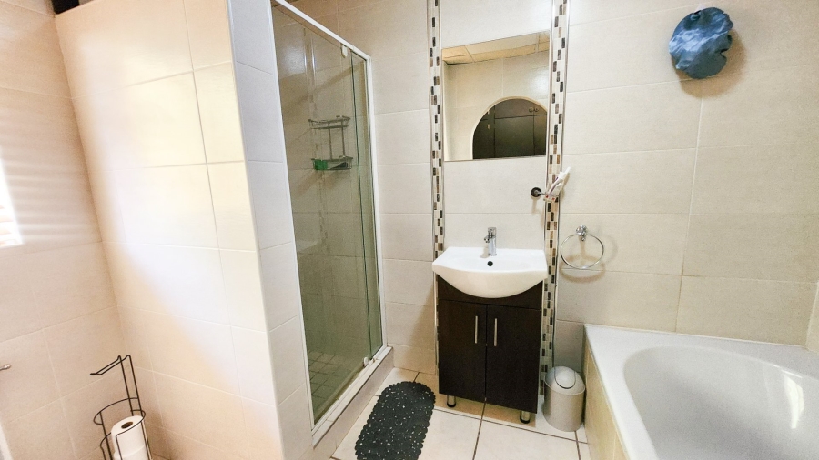 4 Bedroom Property for Sale in Wilkoppies North West